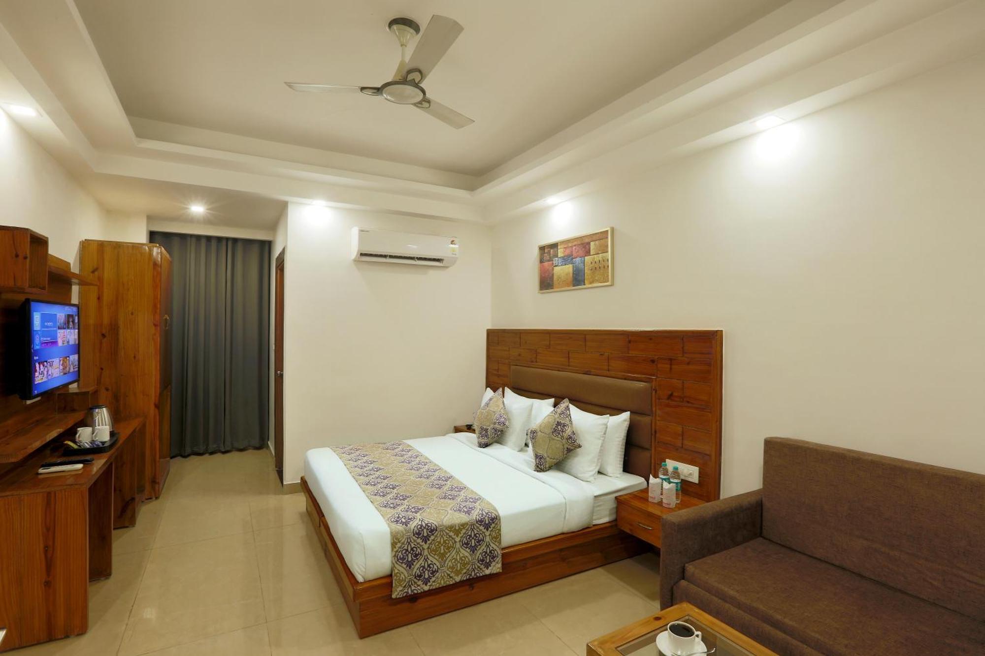 Hotel Deluxe Stay Inn - Near Delhi Airport 新德里 外观 照片