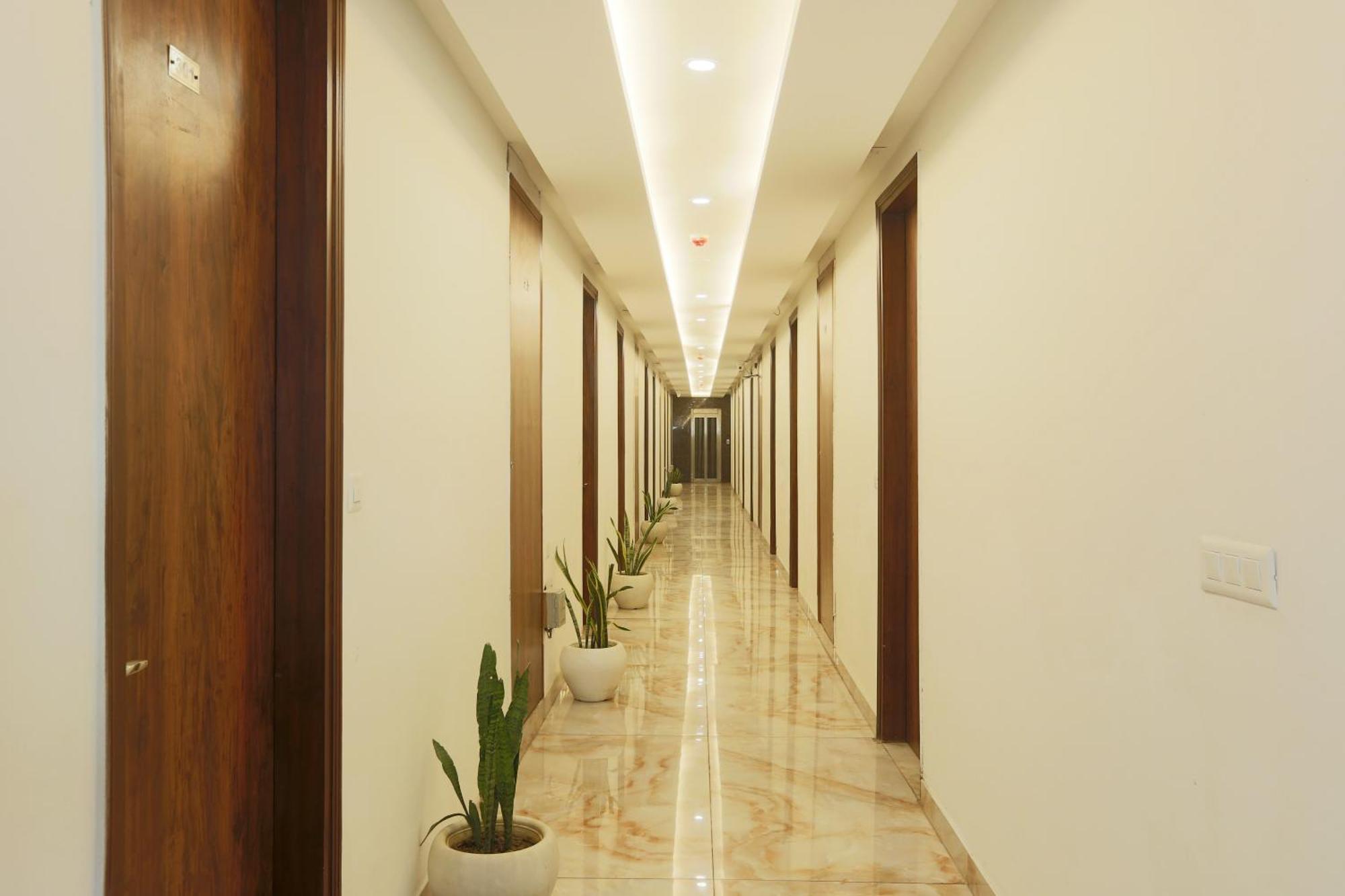 Hotel Deluxe Stay Inn - Near Delhi Airport 新德里 外观 照片